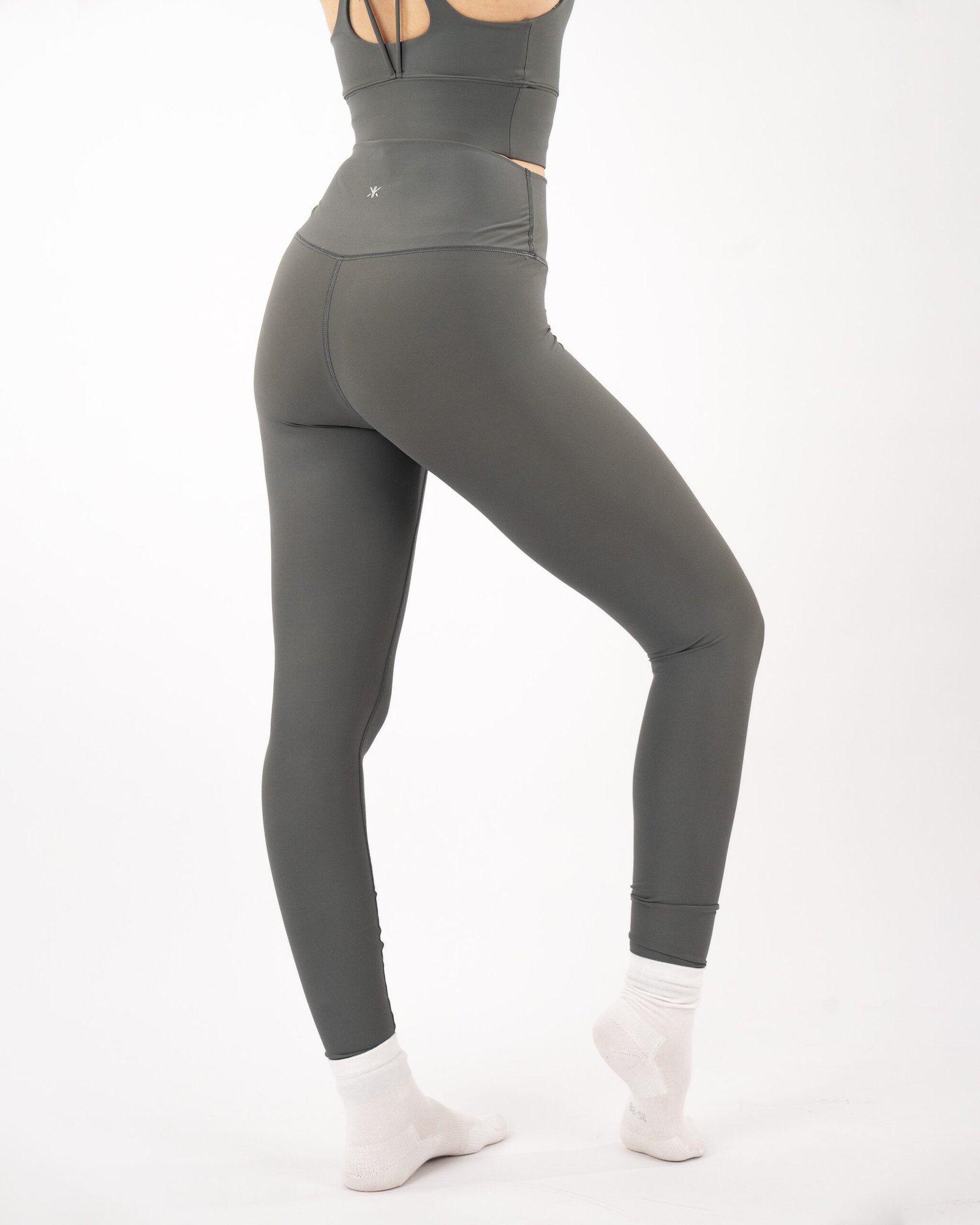The Essence Seamless Legging — Storm Grey – Image 4